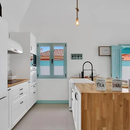 Orange Light With Private Pool Вилла Коральео