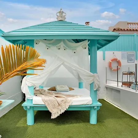 Orange Light With Private Pool Вилла Коральео
