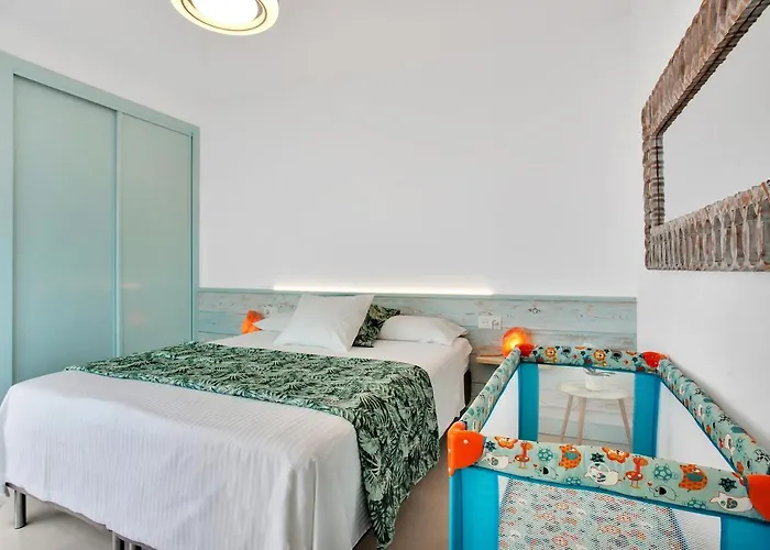 Orange Light With Private Pool * Κοραλέχο