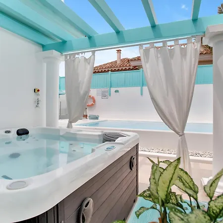 Orange Light With Private Pool * Corralejo